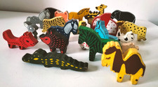 Lot 22 animaux en bois peints à la main vintage