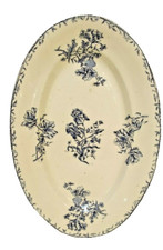 PLAT LONG TERRE DE FER "IRIS" FAIENCE BLEUE ET BLANCHE1900