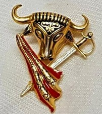 ANCIENNE BROCHE CORRIDA TAUREAU TORERO EPEE CAPE OR DE TOLEDE # A7