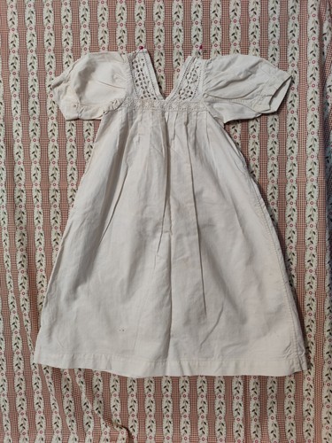 Superbe robe ancienne brodée - ancienne,