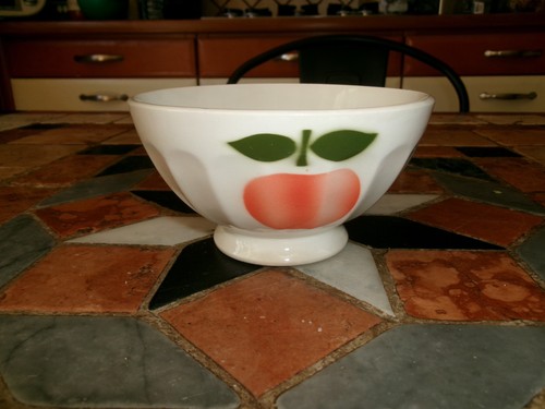 Bol facettes décor pommes - à,