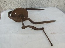  art populaire ancienne poulie en fer forge pour puits ancien 