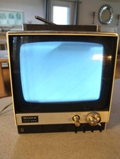 Vintage 9" Sony TV-900U Solid
