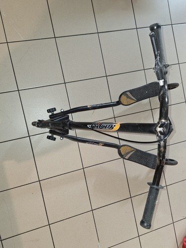 Trotinette trois roues - trois,