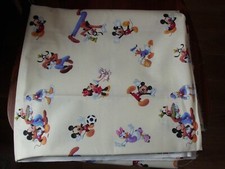 coupon tissu   enfant      "  Mickey  "       68     X   76   cm