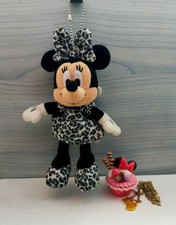 Collier mascotte et cupcake