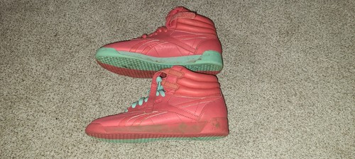 Size reebok freestyle - -,