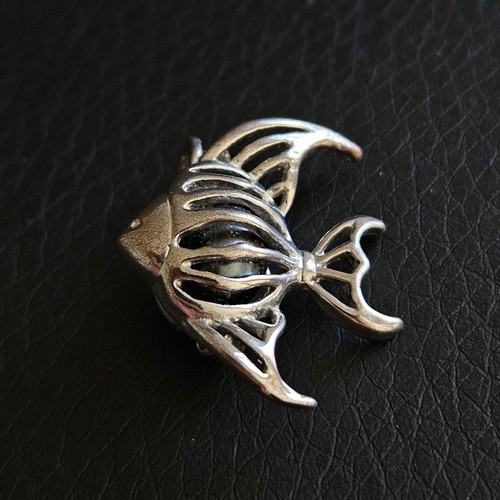 Pendentif reliquaire poisson