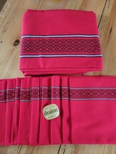 ANCIENNE NAPPE RECTANGULAIRE + 12 SERVIETTES DE TABLE ROUGE BASQUE.... DRALON