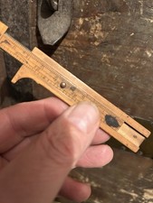 ANCIEN PETIT PIED A COULISSE POUR LA MESURE DES BOUTONS BOIS DE BUIS