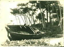 Photo ancienne régionale barque échouée à Noirmoutier 85 Vendée