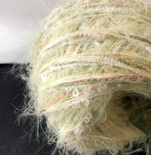Art Yarn pelote 50g. Fils duveteux fantaisie mélange jaune tendre et vert
