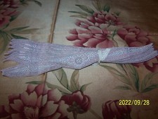 Ancienne incrustation ou application brodée rose. Soie. Réf : n°111