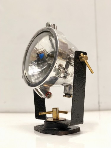 Ancien projecteur rétro marin