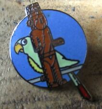 Hergé & Corner-Pins - Fétiche, perroquet - ( Oreille cassée ) Emaillé & Numéroté