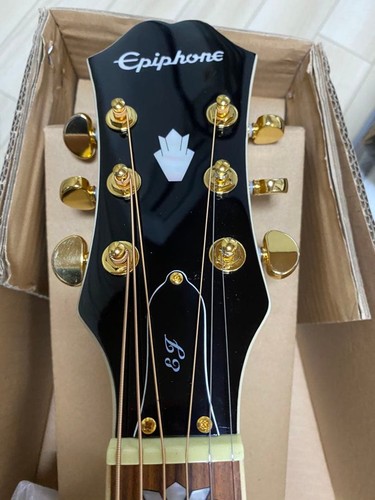 Guitare naturelle vintage