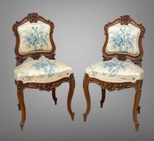 PAIRE DE CHAISES ANCIENNES DES ANNÉES 1900 DE STYLE LOUIS XV EN CHÊNE SCULPTÉ