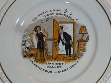 ANCIENNE ASSIETTE PUBLICITAIRE HUMORISTIQUE ETS VINET A VALLET  VIN BLANC ROUGE