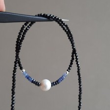 collier en pierre précieuse