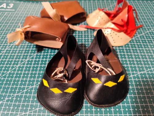 Chaussures pour poupon - chaussures:pour, et