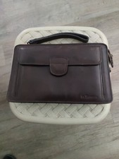 Sacoche LE TANNEUR. Le Tanneur. Sac pochette cuir Le Tanneur. Dragonne. CUIR