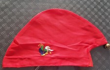 BONNET ROUGE AVEC ELASTIQUE BIERE BEER CHOUFFE BRINDILLES JAUNE -NEUF