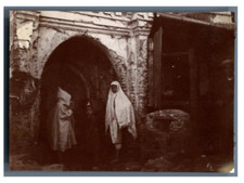 Maroc, Tanger (طنجة), Scène animée à la fontaine  Vintage citrate print.  Tira