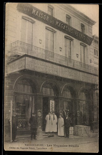Cpa vaucouleurs les magasins - les,