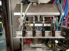 Embouteilleuse inox 4 becs avec pompe à vide