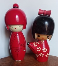 2 jolies poupées figurines