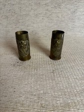         tres jolies DOUILLES D’Obus En Laiton Sculptées mains 