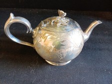 Très Jolie Théière En Métal Argenté H 14.5cm Diam. 13cm L 24.5cm