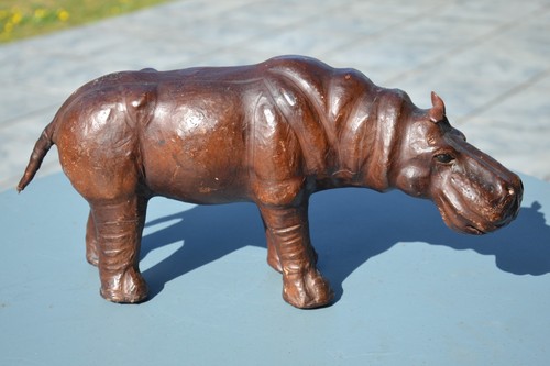 Hippopotame figurine cuir - en,