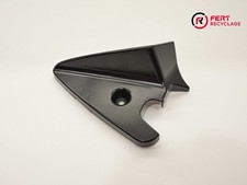 Plastique sous selle gauche