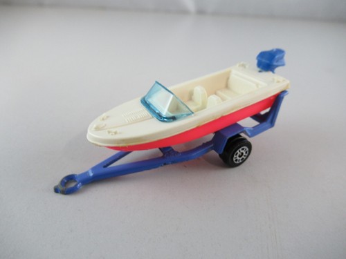 Bateau remorque corgi - bateau, et