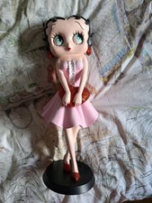 Betty Boop « Holding Red Heart »