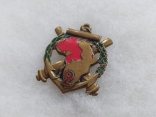 Un insigne militaire " 2° Régiment d'Artillerie Coloniale ".