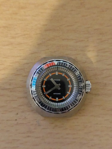 Petite montre plongée - de,