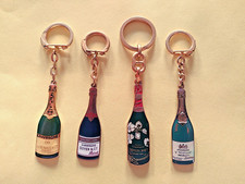 Anciens porte clés - porte, bouteille