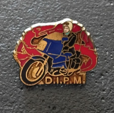 Pin’s Armée Militaire Gendarmerie Motard D.I.P.M Signé Delsart (332)