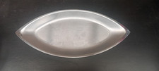 Plat "Cosmos" ovale en inox massif 18/10 Guy Degrenne mesurant 41,5 cm X 18,5 cm