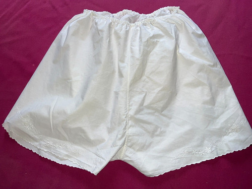 Ancienne culotte brodée