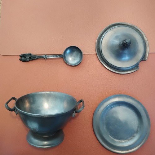 Coupe ancienne avec couvercle - coupe,