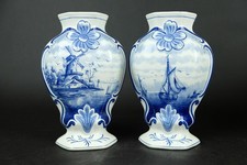 Paire de vases bleu hollandais Delft moulin à vent bateaux de pêche paysage