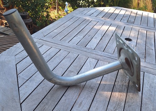 Fixation murale antenne - murale,
