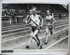 PHOTO PARIS SOIR COURSE à PIED STADE PERSHING ROCHARD VAInQUEUR 2 MILLES c405