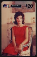Jackie Kennedy Assis en Rouge