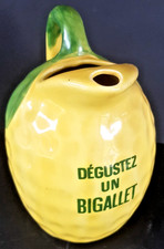 Pichet publicitaire en céramique en forme de  citron, barbotine, Bigallet.