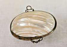 ACCESSOIRE CHATELAINE PORTE CHAPELET OEUF EN NACRE CONTOUR LAITON BEL ETAT