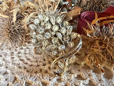 Broche florale ancienne cristaux argenté